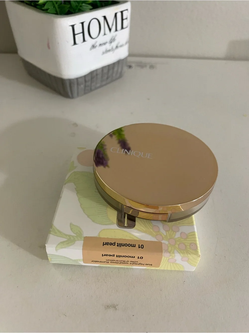 01 Moonlit Pearl, Clinique True Highlight Weightless Illuminator, Full Size, 8 g